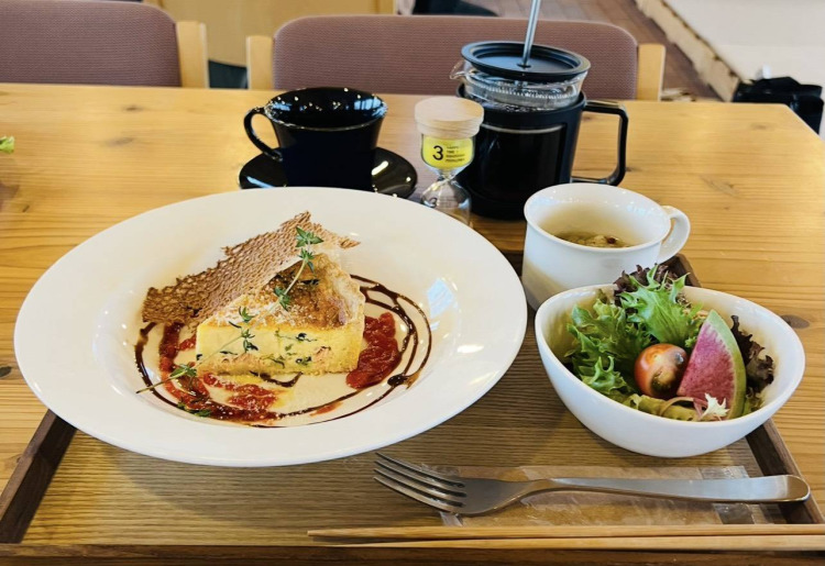 北海道産 鮭と季節野菜のごちそう米粉キッシュ